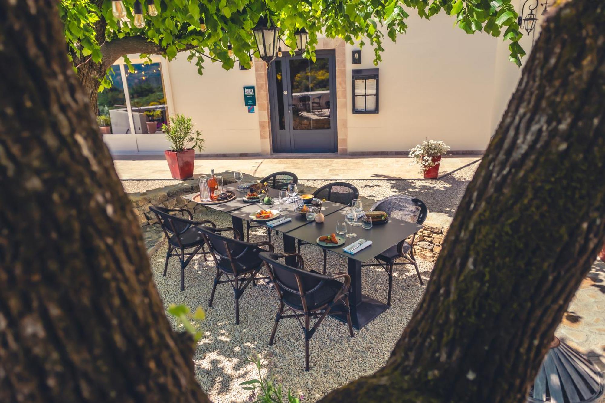 Logis Hotel Restaurant Le Plantevin Propiac Exteriér fotografie